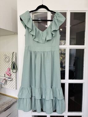Calvin Klein Sage Green Ruffle Tiered Midi Feminine Romantic Dress Size 4 / 6